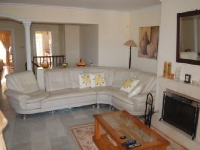 Apartamento con 3 dormitorios se vende en Marbella, Costa del Sol