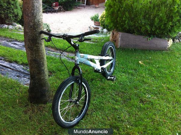 VENDO YAABAA 649 RUEDA PEQUEÑA