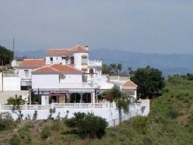 Chalet con 3 dormitorios se vende en Benajarafe, Costa del Sol