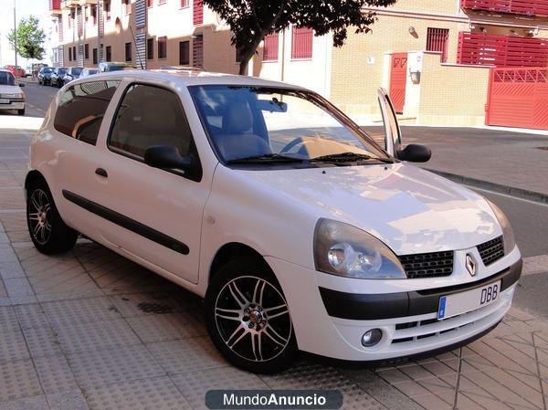 Renault Clio Pack Authentique 1.5DCI-65cv-3P Año 2004.