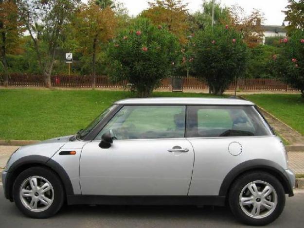 Venta de coche Nissan MINI ONE '04 en Sant Just Desvern