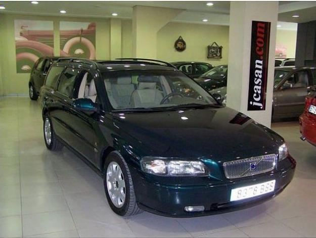 Venta de coche Volvo V70 T5 Optima Aut. '02 en Valencia