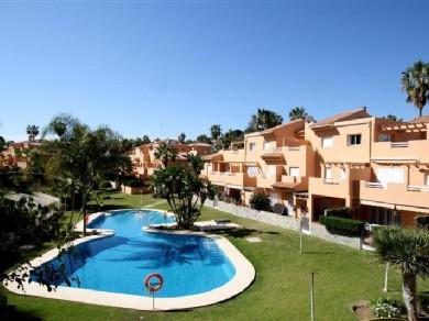 Apartamento con 3 dormitorios se vende en Marbella, Costa del Sol