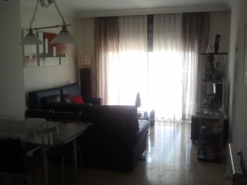 Se alquila apartamento en roda con con garage