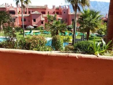 Apartamento con 2 dormitorios se vende en Marbella, Costa del Sol