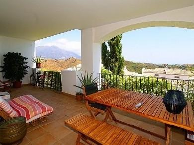 Apartamento con 2 dormitorios se vende en Marbella, Costa del Sol