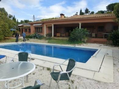 Chalet con 6 dormitorios se vende en Estepona, Costa del Sol