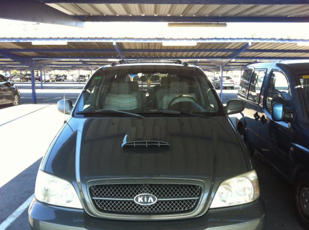 Vendo kia carnival año 2004 en muy buen estado...