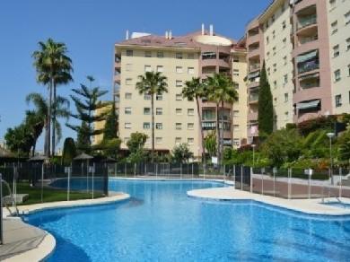 Apartamento con 3 dormitorios se vende en Marbella, Costa del Sol