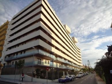 Apartamento con 3 dormitorios se vende en Marbella, Costa del Sol