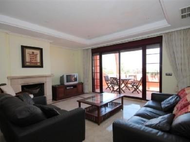 Apartamento con 3 dormitorios se vende en Marbella, Costa del Sol