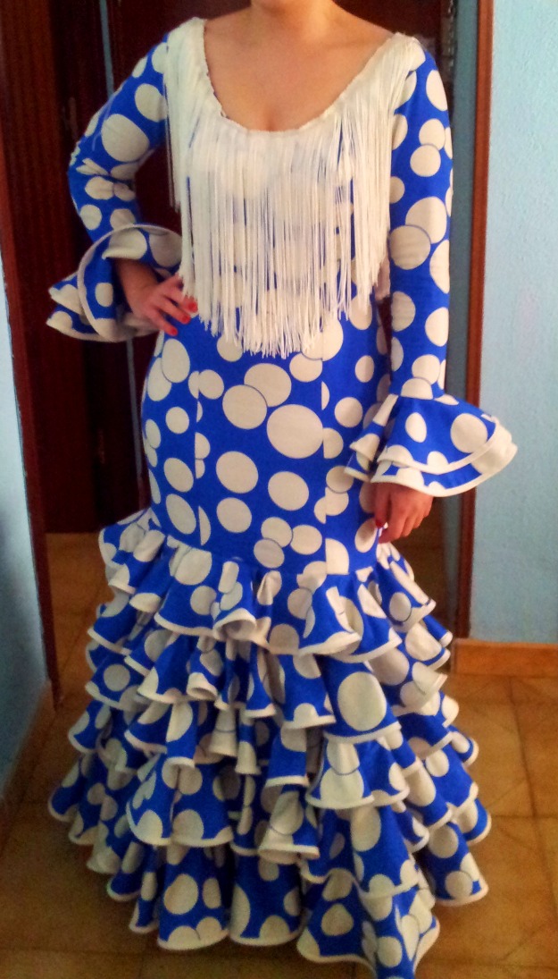 Traje de flamenca (azul eléctrico con lunares color crema)