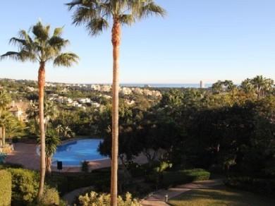 Apartamento con 3 dormitorios se vende en Marbella, Costa del Sol