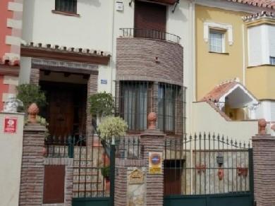 Adosado con 4 dormitorios se vende en Fuengirola, Costa del Sol