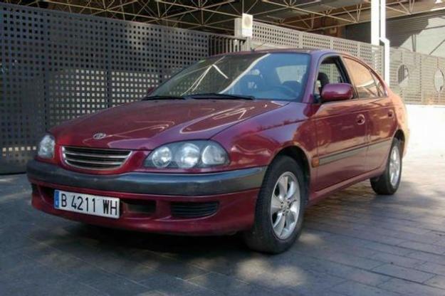 Comprar coche Toyota Avensis 1.6 Luna '99 en Barcelona