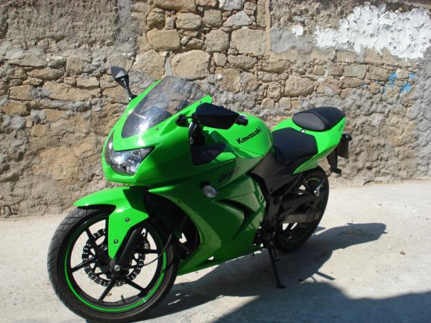 Vendo Kawasaki Ninja 250r