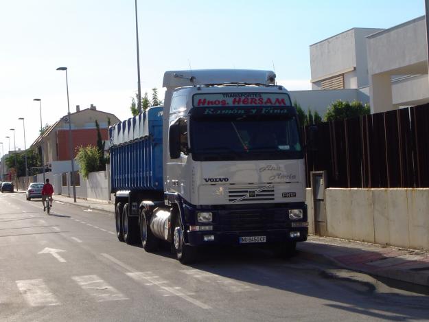 Volvo FH12-420 y Bañera Leciñena con Empresa