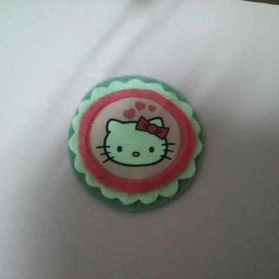 broche hello kitty.ideal para personalizar camisetas basicas