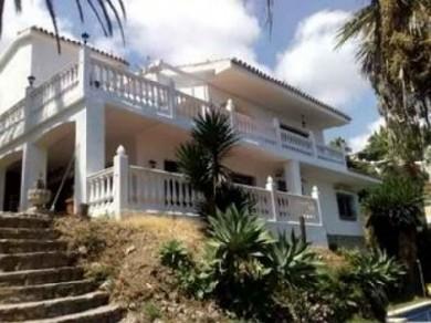 Chalet con 5 dormitorios se vende en Benalmadena Costa, Costa del Sol