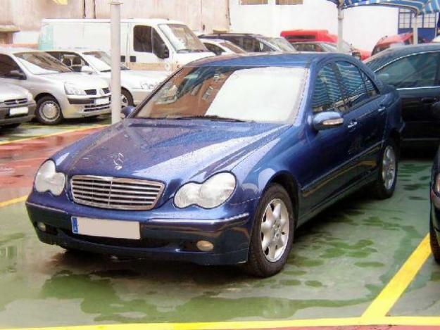 Venta de Mercedes C 220 CDI Elegance Automático '04 en Madrid