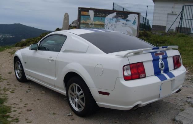 ford mustang gt v8