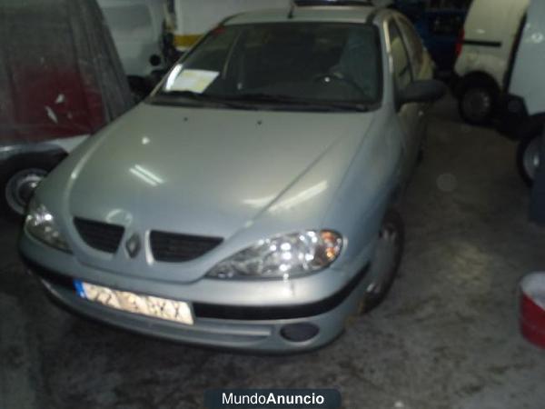 Renault MEGANE BERLINA 5P \'01