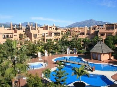 Apartamento con 5 dormitorios se vende en Estepona, Costa del Sol