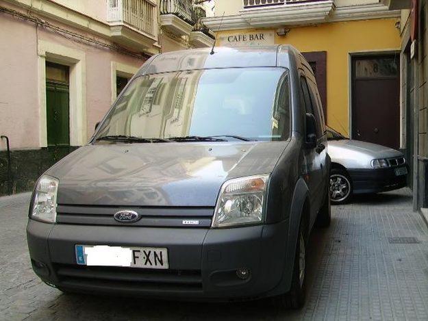 se vende ford tourneo connect 230l batalla larga con 5.000km