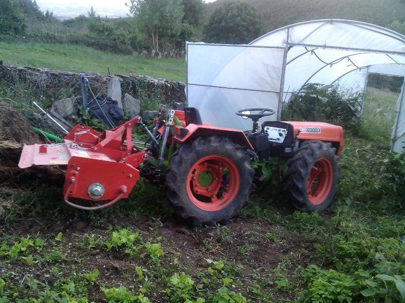 Tractor perfecto de particular: modelo agria 8900 con documentación garantizado  .