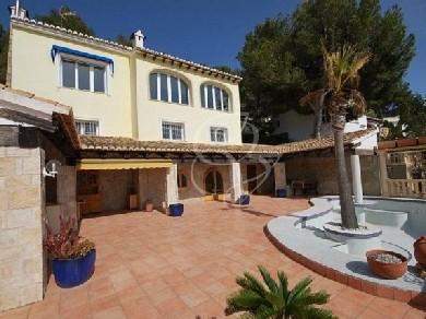 Chalet con 4 dormitorios se vende en Moraira, Costa Blanca