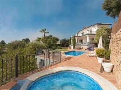 Chalet con 4 dormitorios se vende en Marbella, Costa del Sol