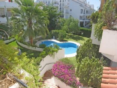 Apartamento con 2 dormitorios se vende en Marbella, Costa del Sol