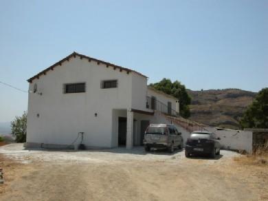 Chalet con 6 dormitorios se vende en Cartama