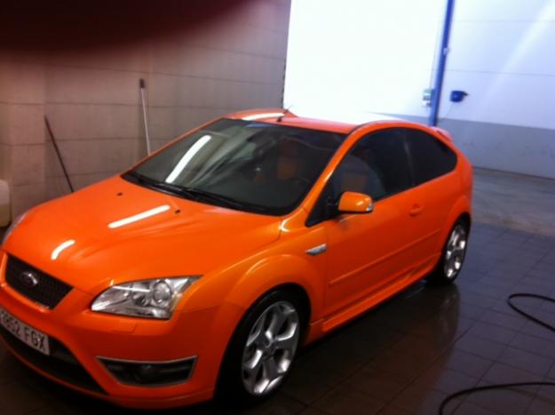 Ford focus St Racing orange