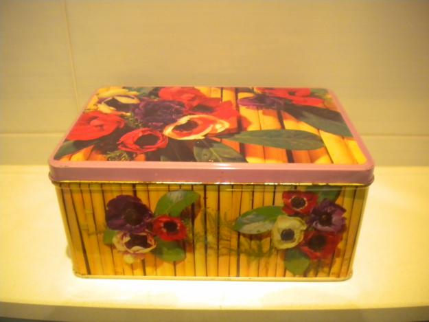 Caja de Cola Cao edición flores