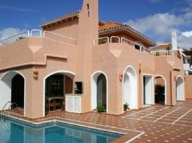 Chalet con 4 dormitorios se vende en Marbella, Costa del Sol