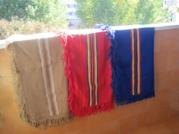 SE VENDEN TRES PONCHOS ARGENTINOS AUNTENTICOS NUEVOS