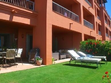 Apartamento con 3 dormitorios se vende en Estepona, Costa del Sol