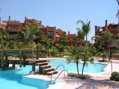 Apartamento con 3 dormitorios se vende en Marbella, Costa del Sol