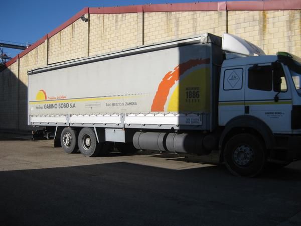 Carroceria Semitautliner para camion de tres ejes