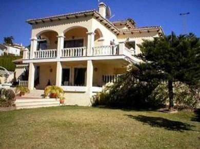 Chalet con 4 dormitorios se vende en Benalmadena Costa, Costa del Sol