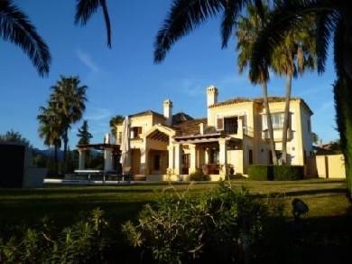 Chalet con 7 dormitorios se vende en Marbella, Costa del Sol