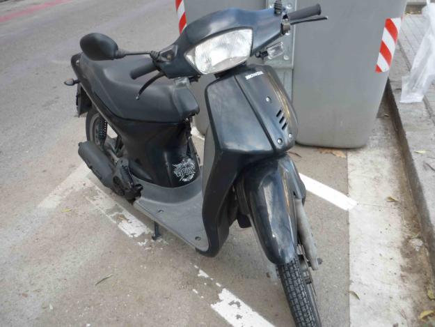 VENDO SCOOPY SH50 NEGRA 650€