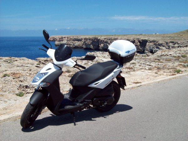 Alquiler de motos scooter económicas en Menorca CM Motos