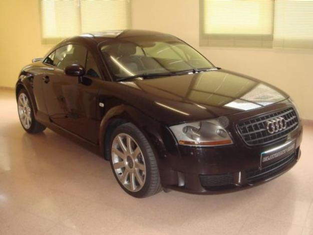 Venta de coche Audi TT 3.2 V6 250 Cv S.TRONIC QUATTRO '04 en La Garriga