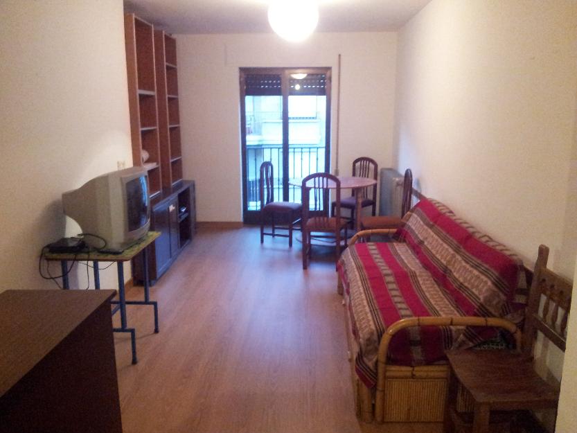 Alquilo apartamento av. reyes de españa