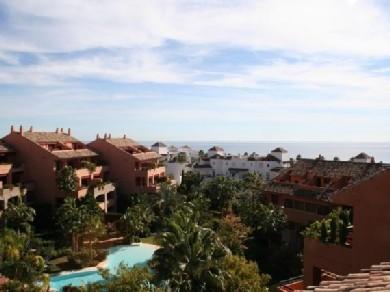 Apartamento con 3 dormitorios se vende en Marbella, Costa del Sol