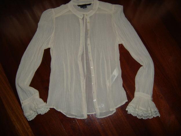 Camisa nueva color crema.