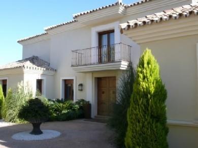 Chalet con 5 dormitorios se vende en Benahavis, Costa del Sol