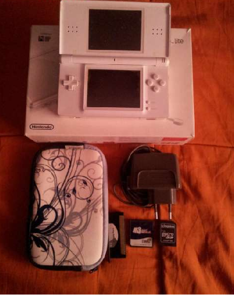 Vendo nds lite + funda + m3dsreal